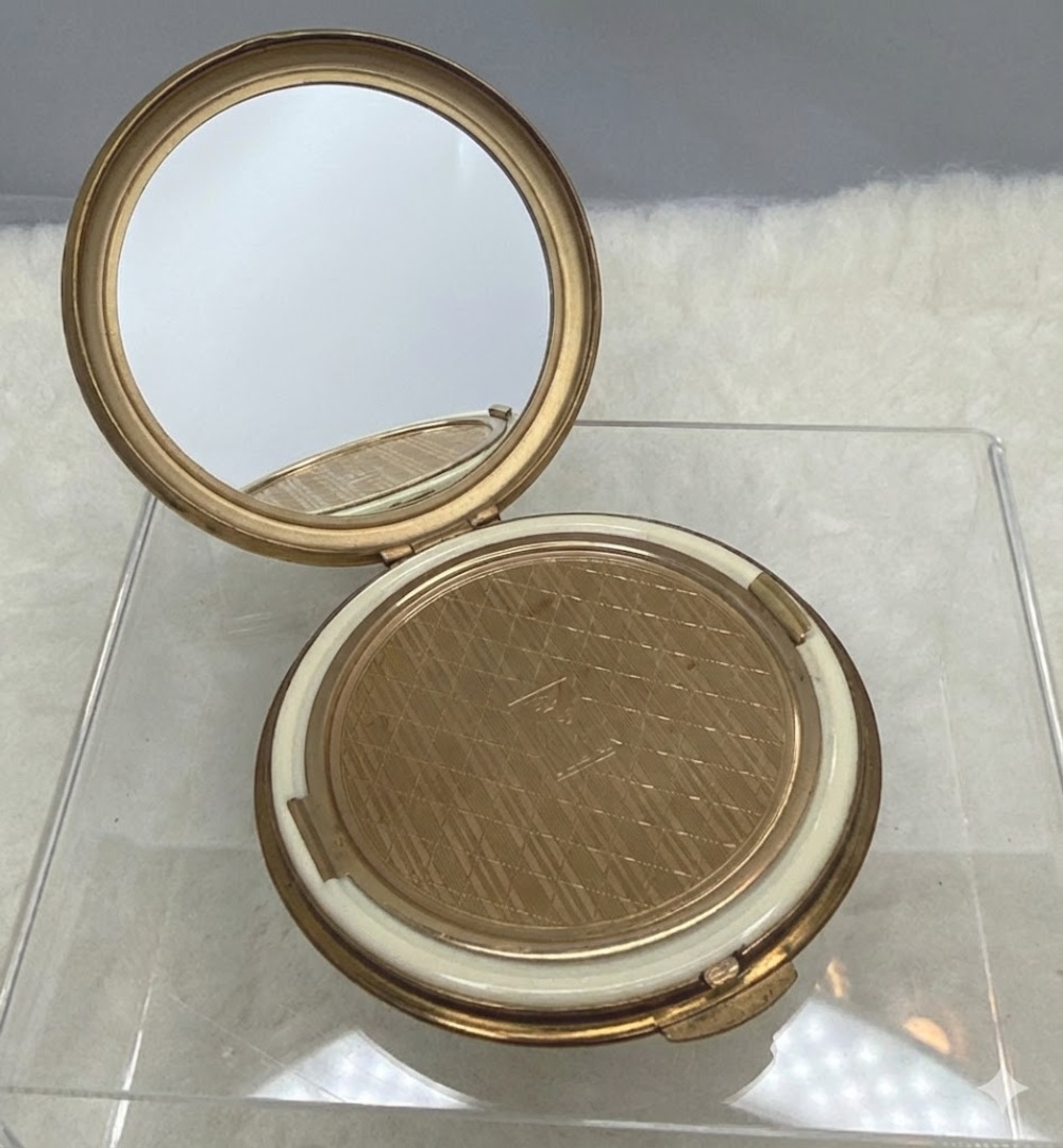 Vintage Kigu London Gold Tone Compact Fern Leaf Pristine Unused Puff Glamour